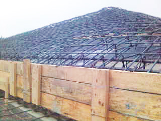 Армиране на четирискатен бетонов покрив и стреха