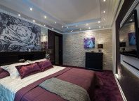 Интериорен дизайн на спалня в тъмно лилави тонове
